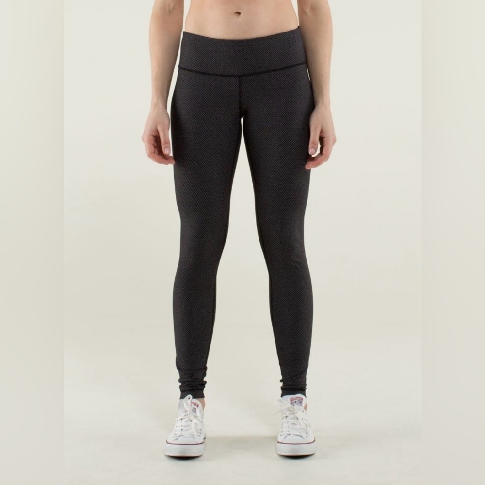 Lululemon Wunder Under Pant
Diamond Dot Black White / Black size 4 EUC